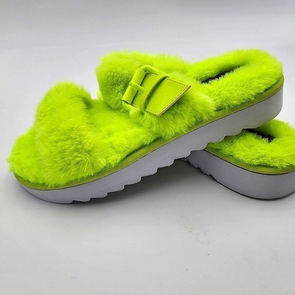 Nine West Women's Funkie fuzzy neon green faux Furry Slide buckled Sandals - Picture 2 of 6